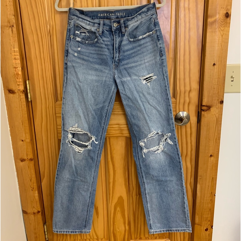 American Eagle distressed jeans!! Women’s size 2!
